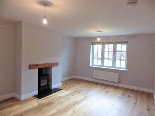 4 bedroom detached house to rent - Photo 1