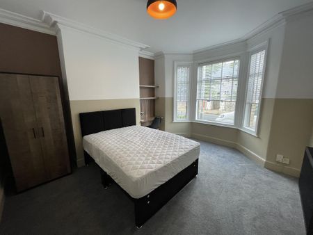 1 bedroom in a house share to rent - Photo 2