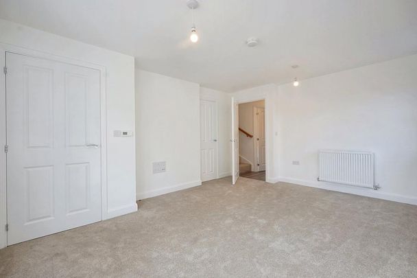 3 bedroom semi-detached house to rent - Photo 1