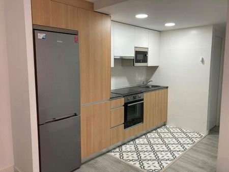 Piso de alquiler en N/a, Universidad - Photo 2