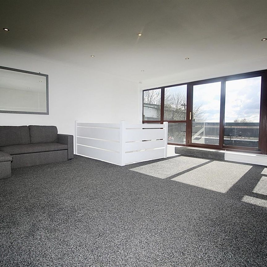 2 Bedroom Maisonette To Let - Photo 1