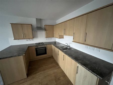 Carrholme Court, King Cross, Halifax, HX1 - Photo 2