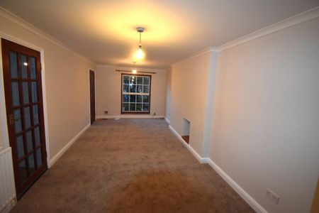 3 bedroom House - LODGEFIELD, WELWYN GARDEN CITY - Photo 2