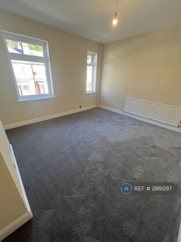 3 bedroom terraced house to rent - Photo 2