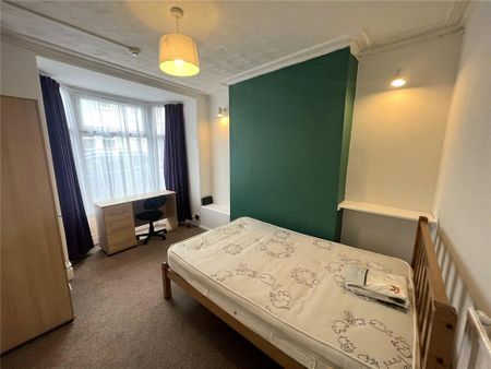 4 bedroom semi-detached house to rent - Photo 5