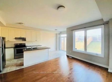 Condo Townhouse For Lease | N9261620 - Photo 5