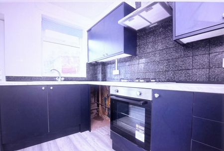 3 Bed Terraced House, Henconner Lane, LS13 - Photo 5