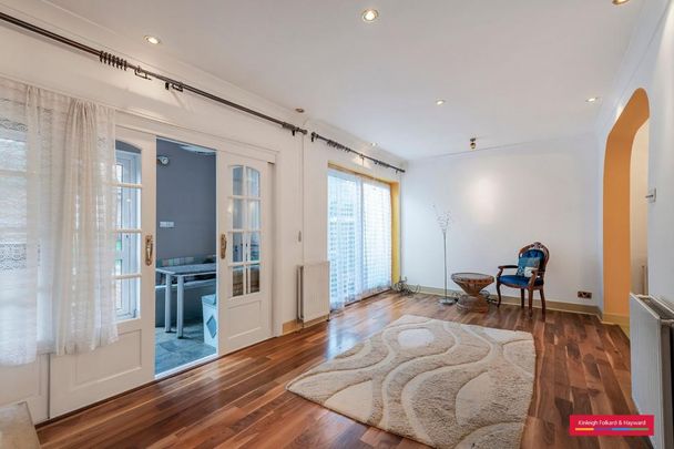 4 bedroom end of terrace house to rent - Photo 1