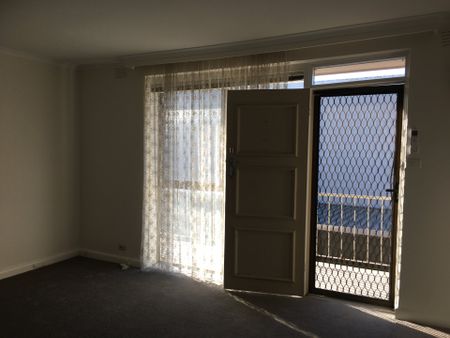 11/1 Kokaribb Road, Carnegie - Photo 2