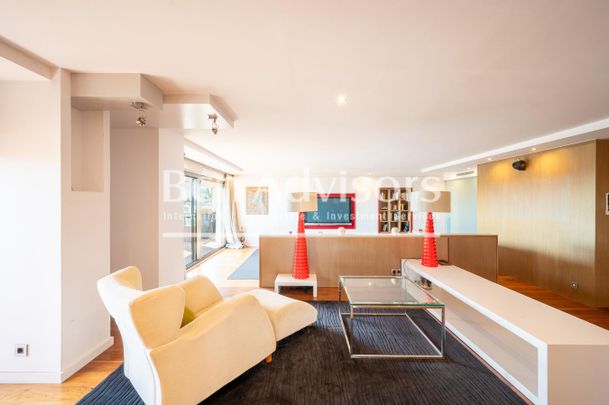 Exclusivo ático con gran terraza, parking y piscina comunitaria en Pedralbes - Photo 1