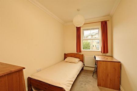 3 bedroom flat to rent - Photo 3