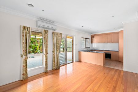 Charming 3 Bedroom Villa Unit - Photo 2