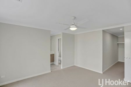 Large Stunning Family Home - Sought After Estate - Photo 3