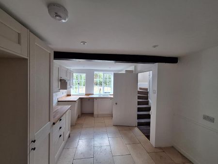 4 bedroom detached house to rent - Photo 3