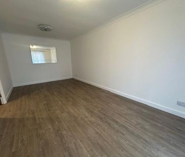 Available 2 Bed Apartment - Photo 5