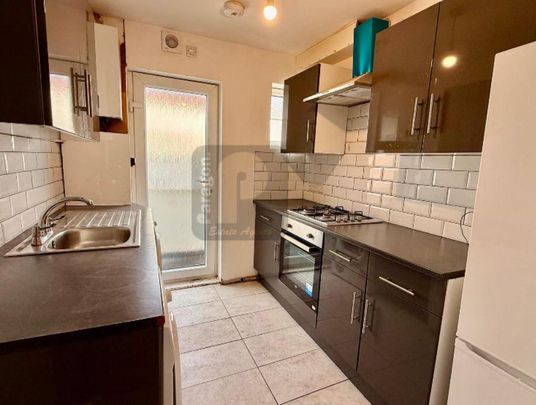 3 bedroom flat to rent - Photo 1