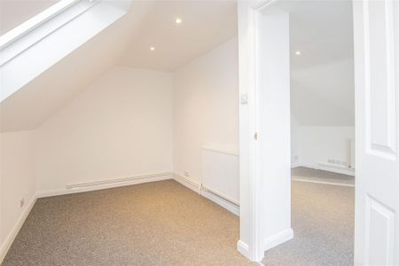 1 bed Flat To Let - Photo 4