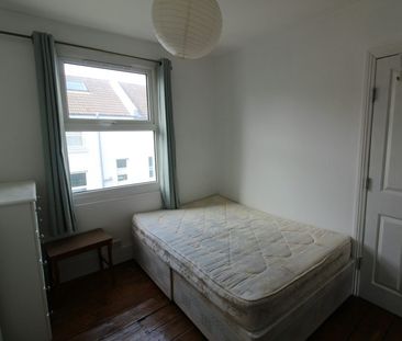 Terraced House to rent on - Photo 2