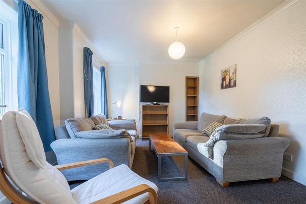 4 bedroom private hall to rent - Photo 1