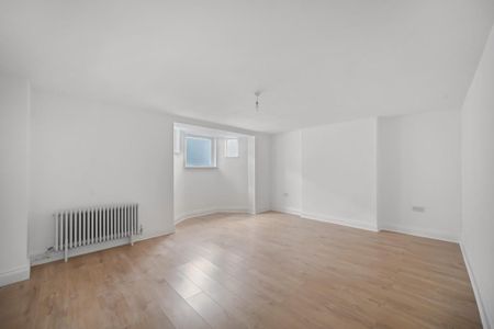 3 bedroom flat to rent - Photo 3