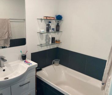 Modern 3 Bedroom Townhouse - Photo 6