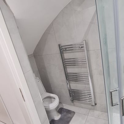 Ensuite -double bedroom to let close to barking side station- 850 pcm - Photo 1