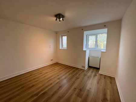 Maisonette to rent on - Photo 2