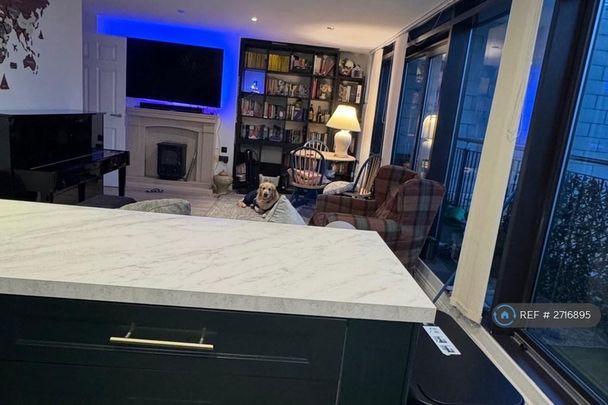 2 bedroom penthouse to rent - Photo 1