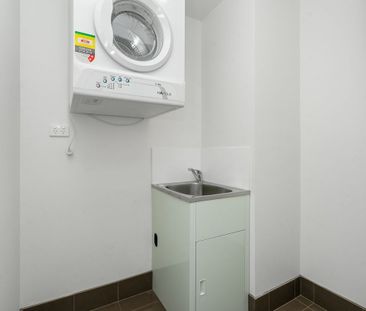 Contemporary 1-Bedroom Residence in Prime Belmont Location - Photo 3