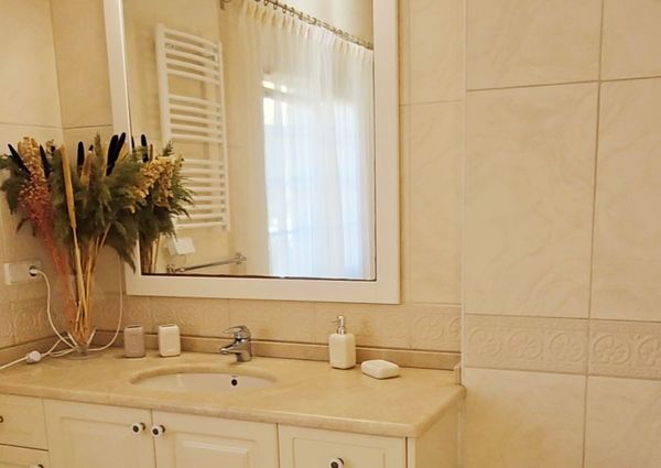 FOR RENT: SPACIOUS AND ELEGANT VILLA IN MORAIRA with 4 bedrooms for LONG TERM