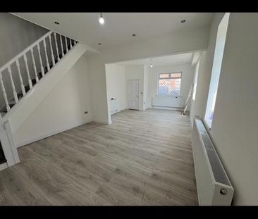 4 bedroom terraced house to rent - Photo 6