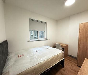 Flat A, 49 Holyhead Road - Photo 2