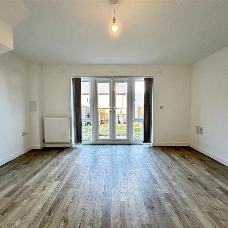2 bedroom terraced house to rent - Photo 1