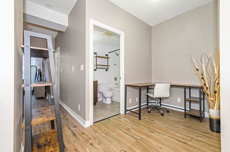 For Lease - 1940 Ironstone Drive Unit# 307, Burlington, Ontario - Photo 3