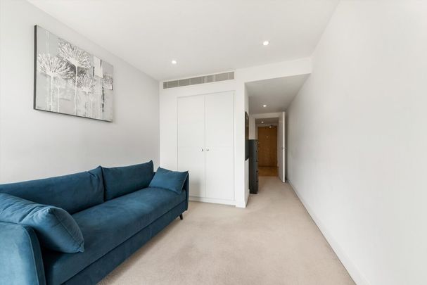 Apartment to let in Landmark Tower near Canary Wharf E14 - Photo 1