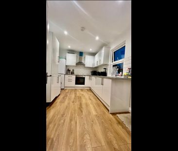 5 Bed Semi-Detached House, Northcote Road, CR0 - Photo 2