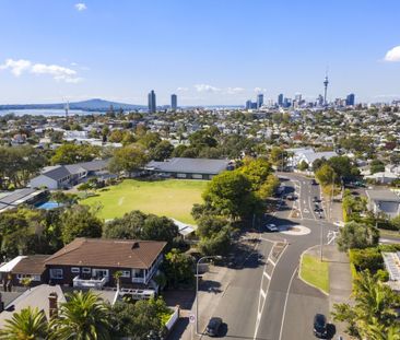 Beautifully Furnished (or Unfurnished) 2-Bedroom Unit – Water & Int... - Photo 2