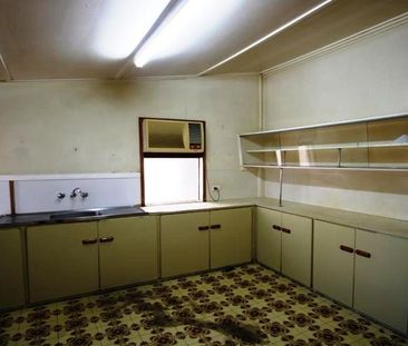 SAPCIOUS HIGH SET HOME - 2 BEDROOMS - SLEEPOUT - SUNROOM - LOUNGE -... - Photo 2