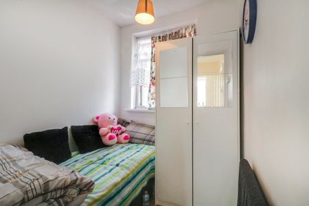 Reynolds Drive, Edgware, HA8 - Photo 3