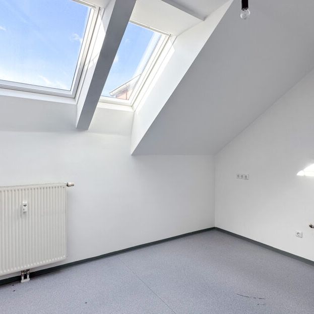 Helle 3-Zimmer-Dachgeschosswohnung mit Loggia - Foto 1