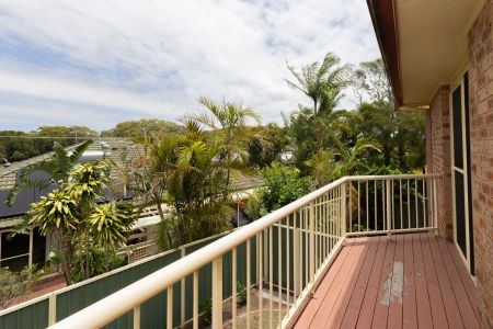 3 Bedroom townhouse with ducted air-conditioning and communal pool - Photo 4