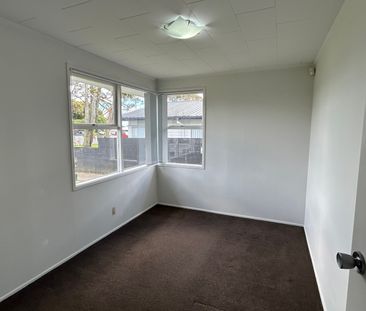 Sunny Family Home in Great location - Photo 3