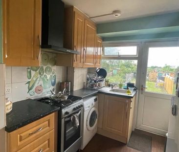 2 Bed Maisonette, Eastern Avenue, IG2 - Photo 3