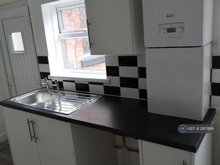 2 bedroom flat to rent - Photo 4