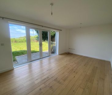 2 bedroom end of terrace house to rent - Photo 1