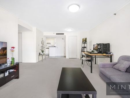 Fully Furnished Apartment at Regis Towers! - Photo 2