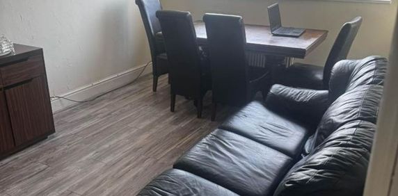 Room in a Shared House, Heathhurst Road, CR2 - Photo 2