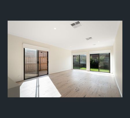 12 Silver Wattle Rd, Mount Duneed, Vic 3217 - Photo 2