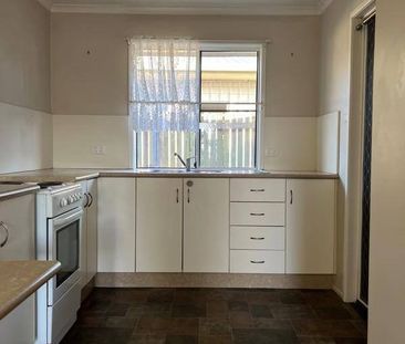 SINGLE LOCK UP GARAGE & FULLY AIR CONIDITIONED - Photo 6