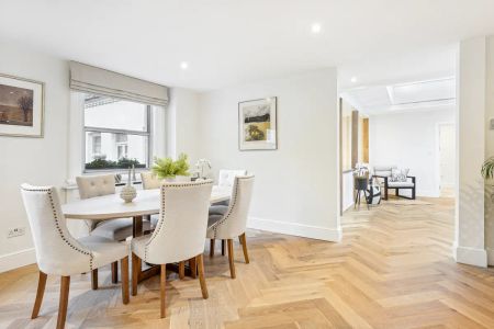 3 bedroom house in South Kensington - Photo 5